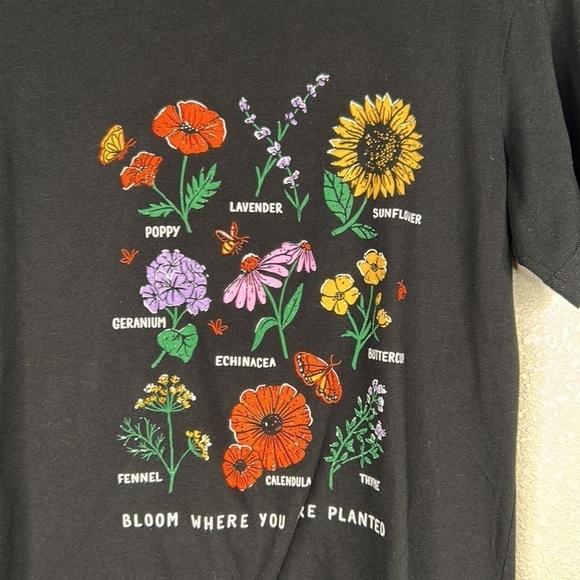 Canvas Black Floral Short Sleeve T-Shirt Size Medium - Picture 2 of 5